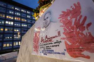 Papa Francisco sigue estable y continúa mejorando - Mundo - ABC Color