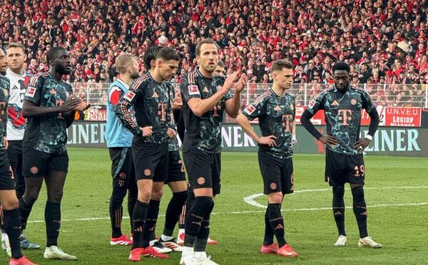 Versus / El Bayern Münich se despista en Berlín y abre la puerta al Leverkusen