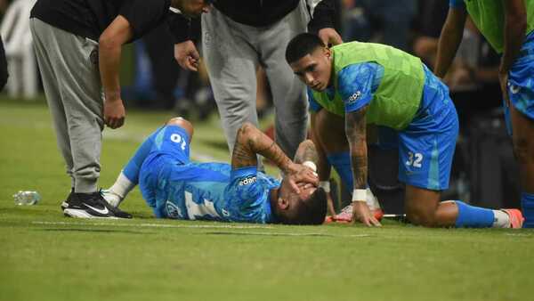 Derlis González se retira lesionado y llorando