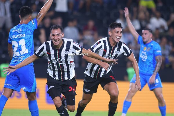 Versus / ¡Con gran remontada! Libertad castiga a Olimpia y se aleja en la carrera por el título