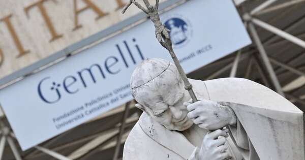 La Nación / Desde el hospital, el papa lanza plan para la Iglesia