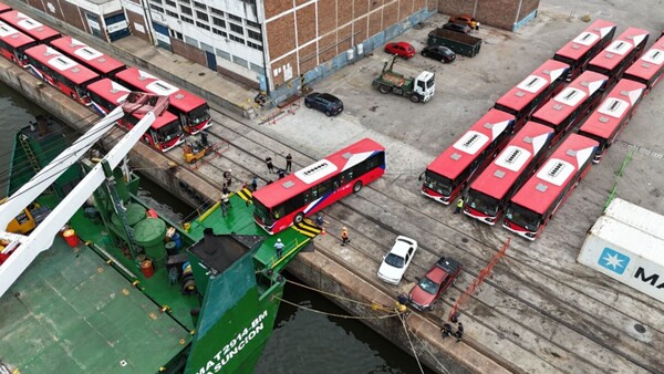 Buses eléctricos arriban al país y se espera su incorporación en julio