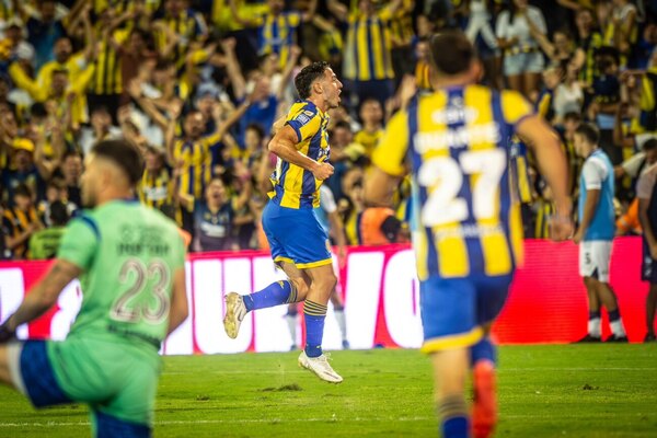 Versus / Sebastián Ferreira anota su primer gol con la camiseta de Rosario Central
