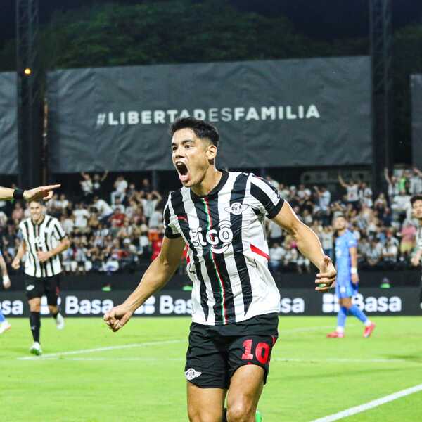 Libertad derrotó a Olimpia y  sigue siendo el único líder - trece
