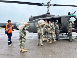 Inicia puente aéreo para asistencia a poblaciones afectadas por desborde del Pilcomayo - .::Agencia IP::.