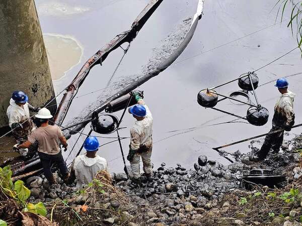 Emergencia ambiental en Ecuador tras derrame de petróleo en un río - Ciencia - ABC Color