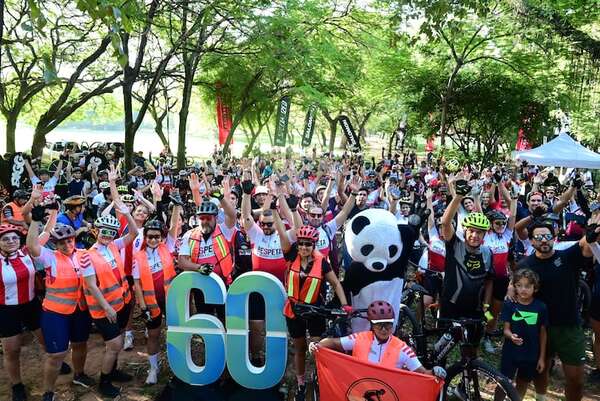 Ciclistas pidieron respeto en multitudinario paseo urbano - Nacionales - ABC Color