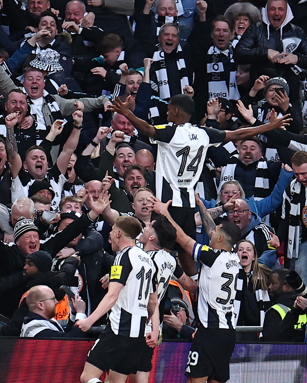 Histórico triunfo de Newcastle sobre Liverpool para gritar campeón tras siete décadas - 1000 Noticias