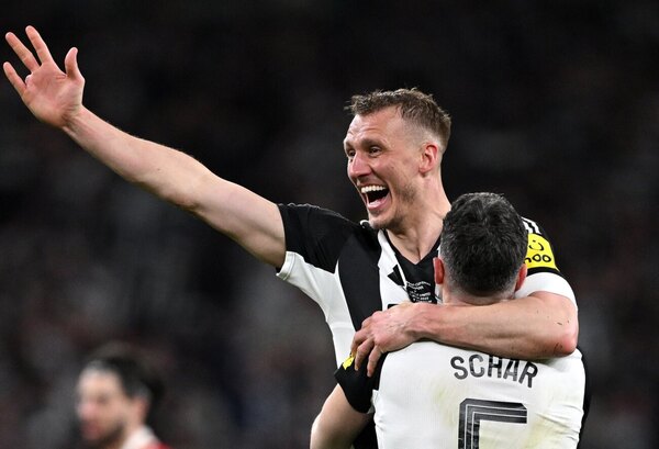 Versus / ¡Newcastle levanta su primer título en 70 años!