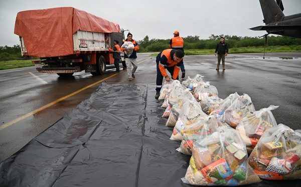 Llevan asistencia alimenticia y médica a familias afectadas por inundaciones