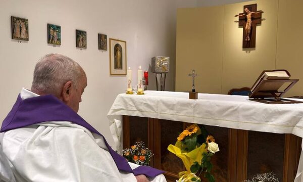 La primera foto del papa Francisco desde su internación