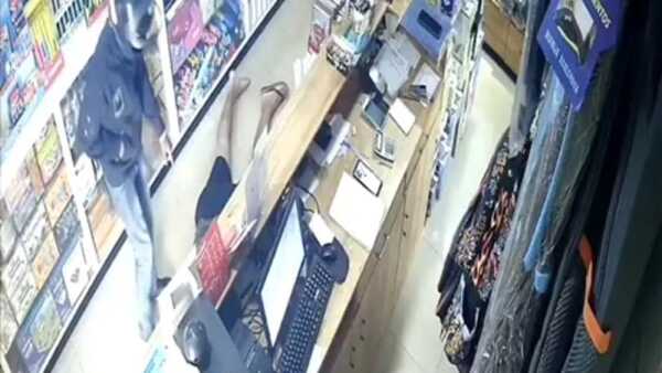 Dos delincuentes se llevaron la toda recaudación de un comercio en Concepción - trece