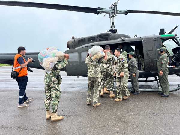 Pobladores de Pozo Hondo siguen recibiendo asistencia por el desborde del Pilcomayo - trece