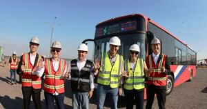 La Nación / Celebran arribo de buses eléctricos: “Paraguay avanza hacia un transporte moderno y sostenible”
