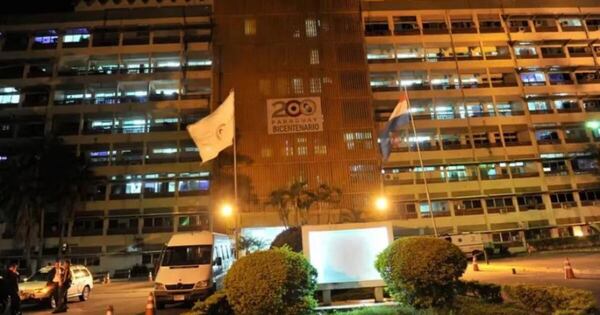 La Nación / Asaltaron a un hombre en el predio del Hospital Central del IPS