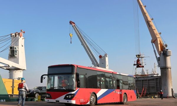 Llegan los primeros buses eléctricos a Paraguay