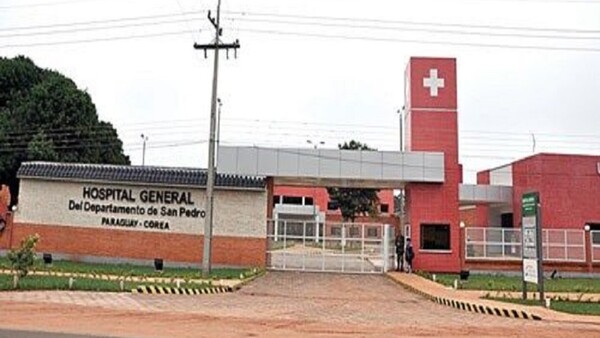 Santa Rosa del Aguaray: Mujer da a luz en pasillo de hospital ante falta de asistencia