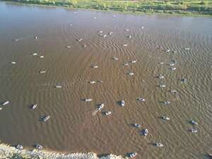 Competencia de pesca deportiva: un motor para la economía de Ñeembucú con más de 130 lanchas en el río - Nacionales - ABC Color