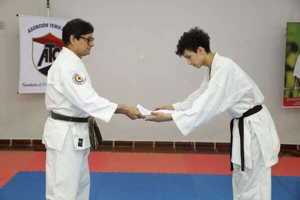 Karate: Cinturón negro en el ATC - Polideportivo - ABC Color