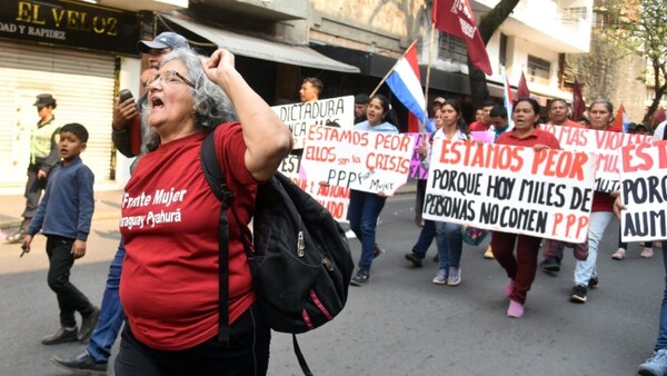 Oposición se prepara para movilización y oficialistas critican desde las redes