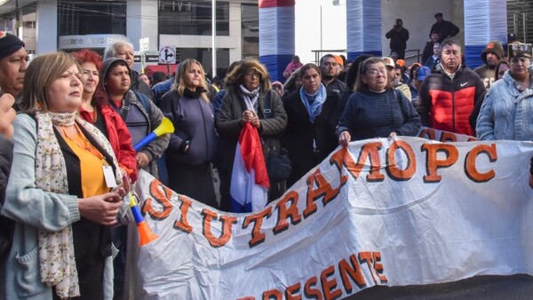 Funcionarios del MOPC se manifiestan