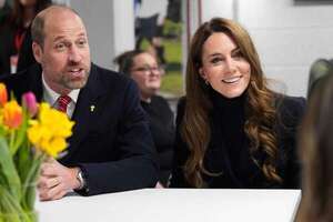 William y Kate Middleton, juntitos en un partido de rugby en Gales - Gente - ABC Color