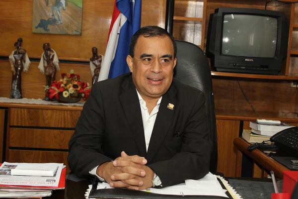Decretan la captura de Roberto Cárdenas exintendente de Lambaré - Judiciales.net