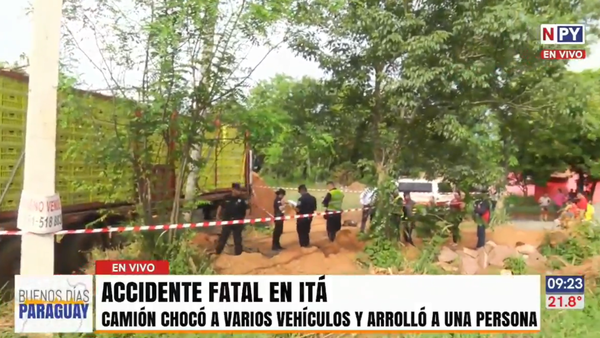 Trágico accidente en Itá: Camión transportador de pollos arrolló a un motociclista y chocó a varios vehículos