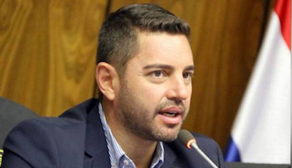 Pedro Alliana usa a su gusto aviones de proveedor chino de Itaipú - Noticiero Paraguay