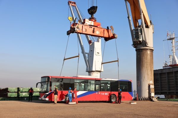Celebran llegada de los primeros buses eléctricos de Taiwán