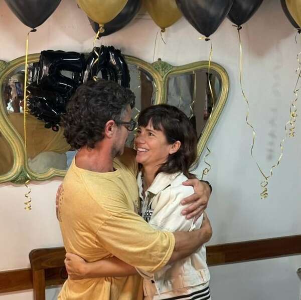 Luciano Castro cumplió 50, rodeado de sus hijos y su novia Griselda Siciliani - Gente - ABC Color