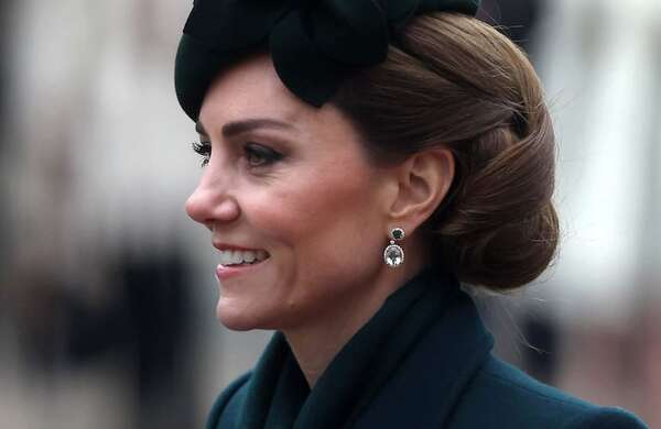 Kate ofrece tréboles a la Guardia Irlandesa en el día de San Patricio - Gente - ABC Color