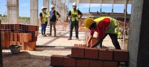 Sinafocal certifica competencias a albañiles empíricos que trabajan en construcción del Centro Acuático Olímpico - .::Agencia IP::.
