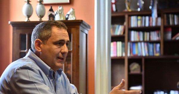 Edmundo Rolón se suma a la carrera por la presidencia para confrontar con el cartismo