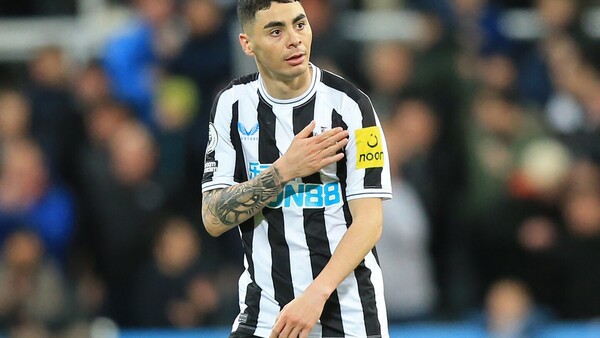Almirón primer paraguayo campeón de la Copa de la Liga de Inglaterra