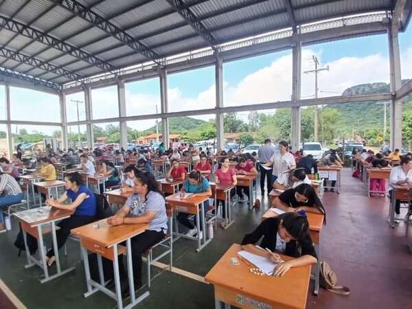 Imputan a “docentes mau” por presentarse a concurso con supuestos títulos falsos - Nacionales - ABC Color
