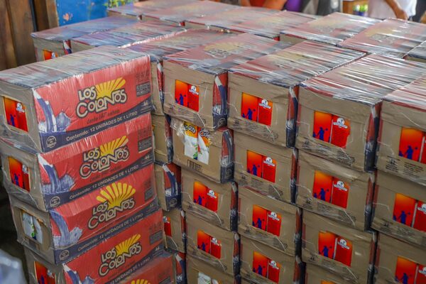Entregan 10.000 kilos de alimentos no perecederos a organizaciones y ollas populares - .::Agencia IP::.