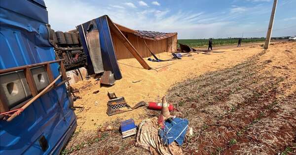 Diario HOY | Camión que transportaba soja volcó en Tomás Romero Pereira