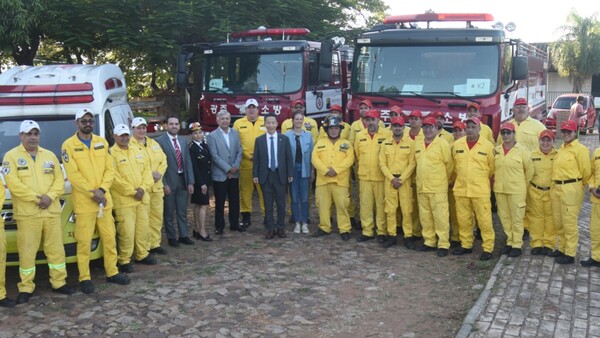 Donación y asunción al mando de nuevos oficiales de Bomberos