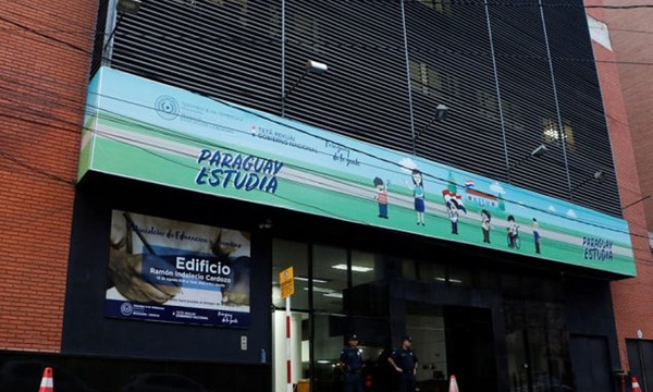 Escándalo en el MEC: Imputan a 11 docentes por títulos falsos - OviedoPress