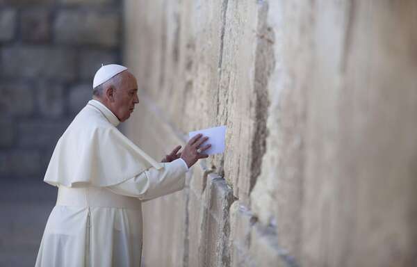 El papa requiere menos flujo de oxígeno en su terapia después de 32 días hospitalizado - Mundo - ABC Color