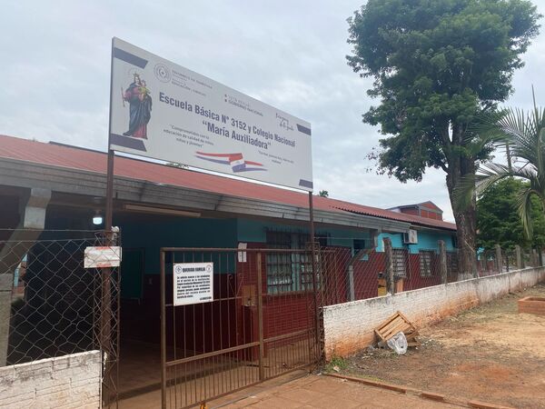 Alarmante incidente en escuela de Encarnación: Alumno lanza gas pimienta en plena clase