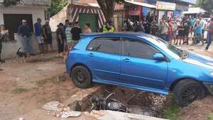 Auto fuera de control  mata a dos personas  en Guarambaré - Policiales - ABC Color