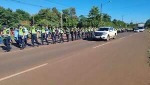 Con refuerzo policial, manifestantes despejan parcialmente la ruta PY07 - ABC en el Este - ABC Color