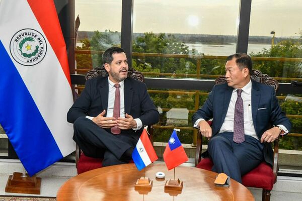 Latorre recibió visita protocolar del Embajador de la República de Taiwán