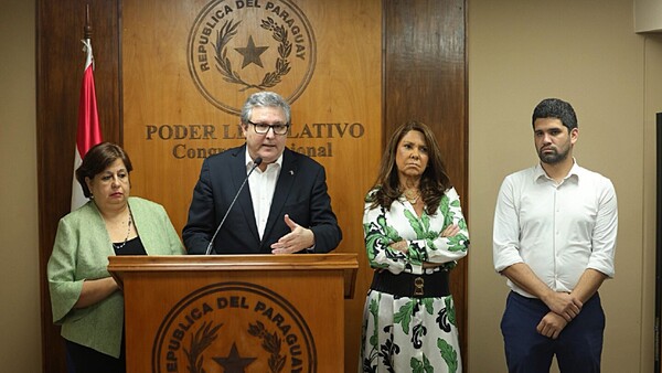 Bloque opositor presenta denuncia penal ante FGE por muebles chinos