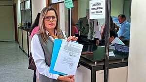 Kattya González urge fallo y camarista se inhibe del caso