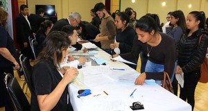 Recepción de documentos para renovación de becas universitarias en Itapúa