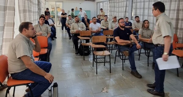 ANDE habilita la quinta promoción del curso de capacitación y habilitación de competencias en Alto Paraná