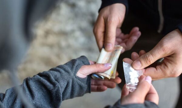 Triste realidad: adolescentes consumen drogas ante ausencia de un referente cercano